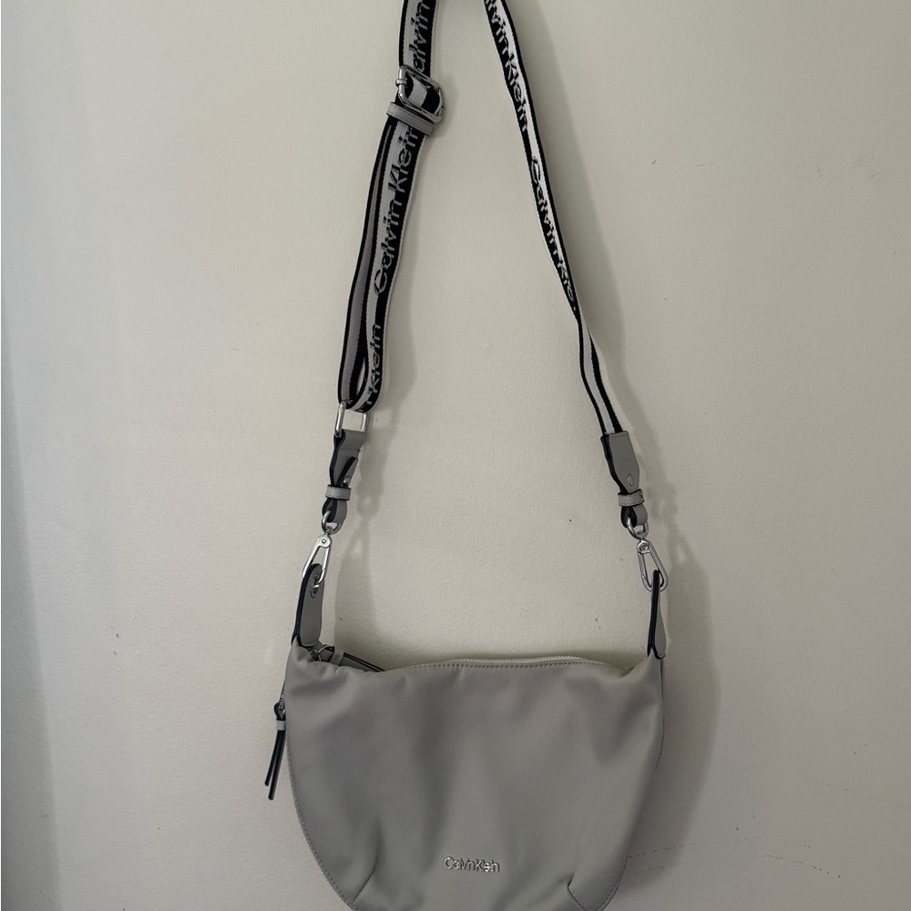 Calvin Klein Gray & Black/White Crossbody Bag RN 54163 CA57151